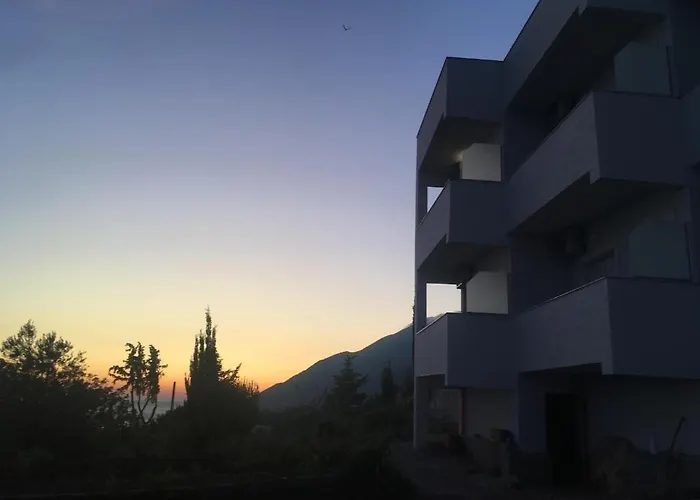 Dima Vista Dhërmi